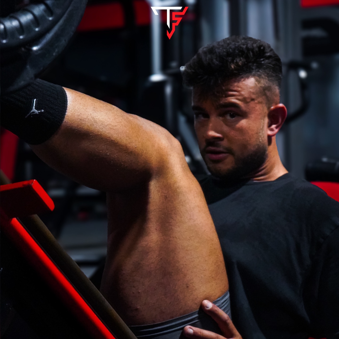 Levantamiento de pesas en Titan Fit Club, gimnasio en Arrecife.