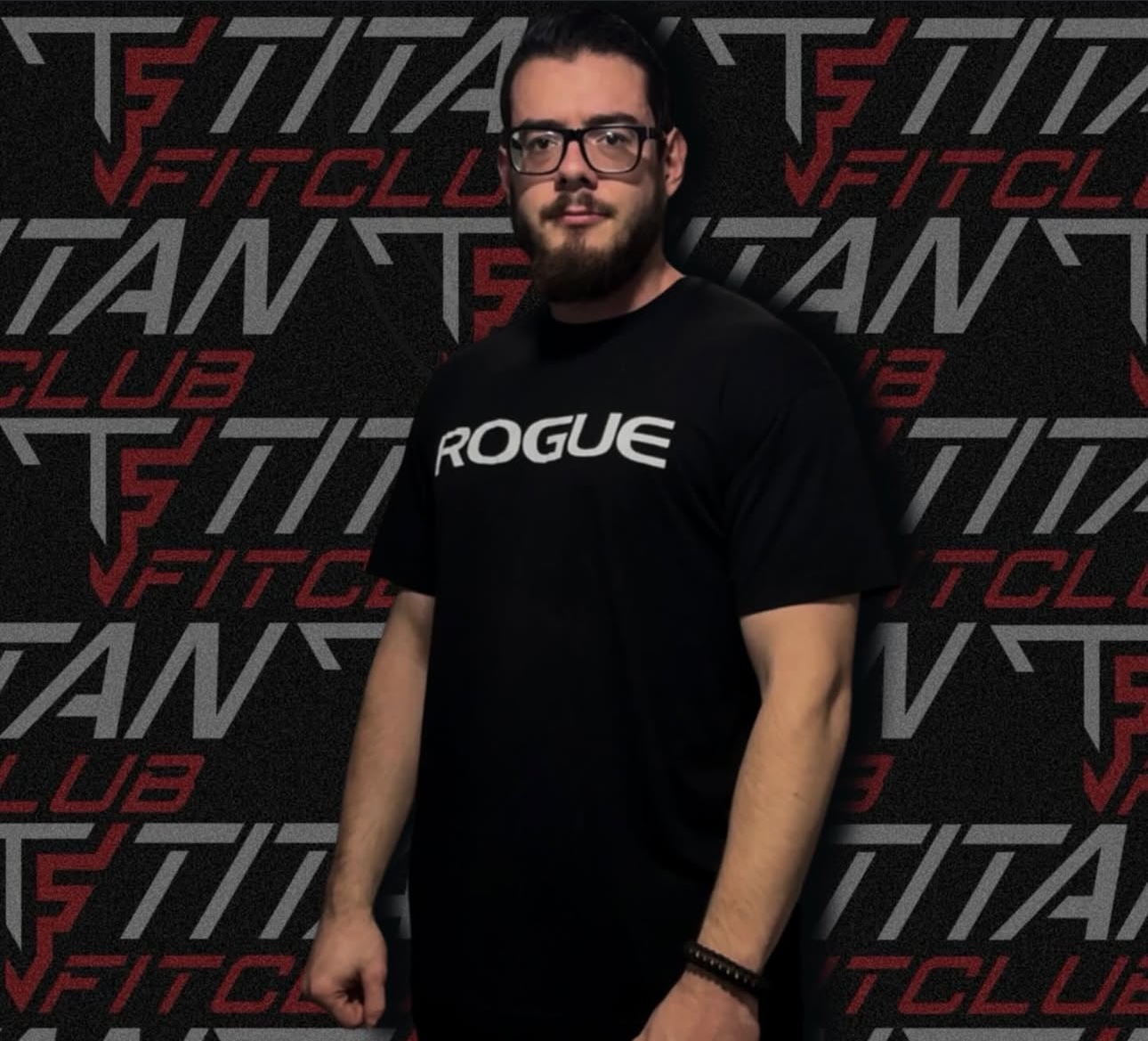 Bruno Deza, entrenador personal y competidor de powerlifting en Titan Fit Club, Las Palmas.